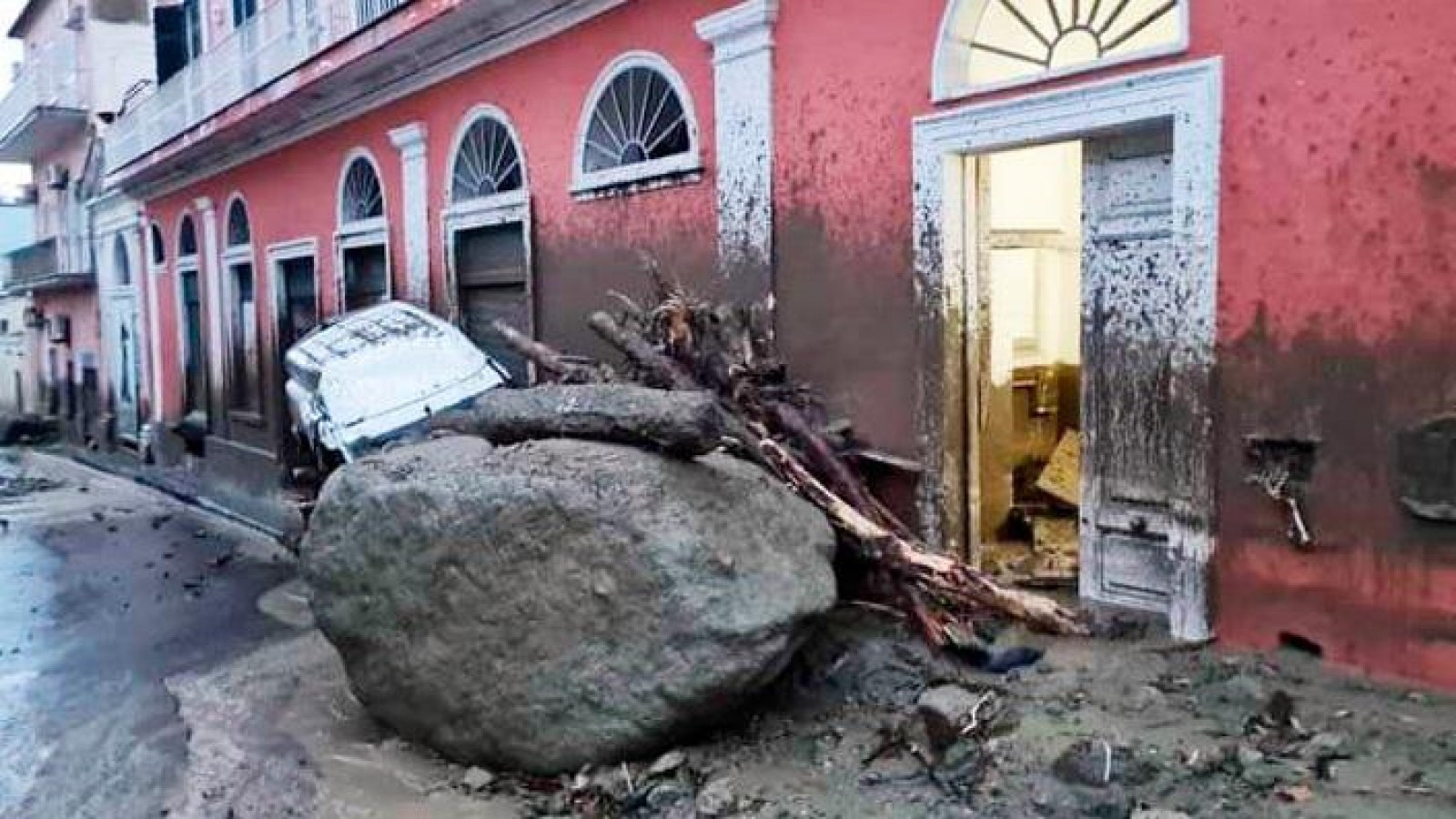 Alud en la isla de Ischia, Italia